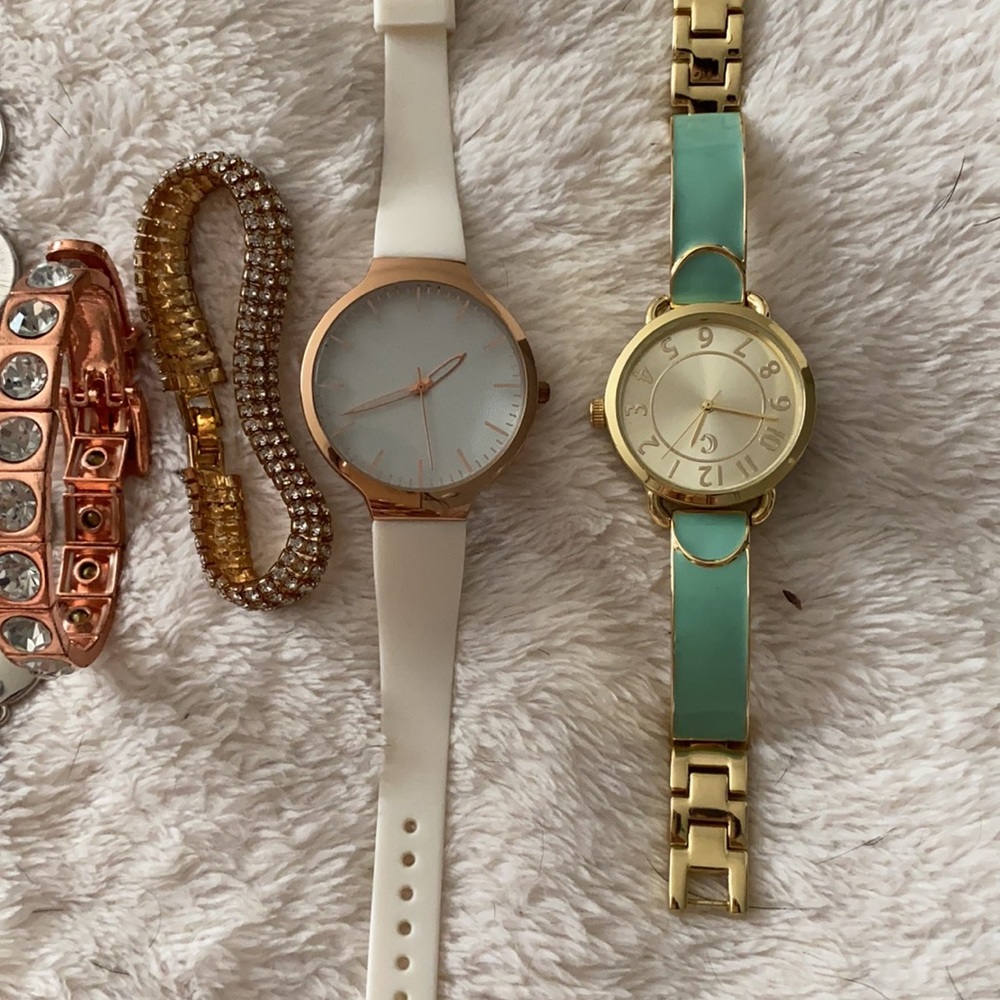 Assorted Jewelry - Picture 3 of 3